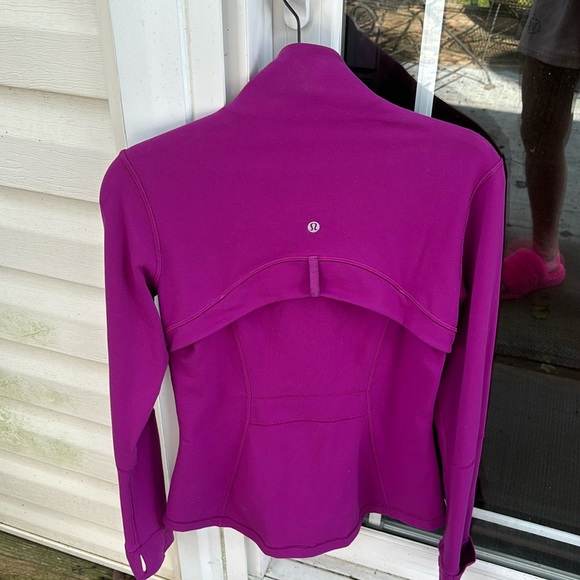 Lululemon Define Jacket
Regal Plum
Size:6 - Picture 10 of 12